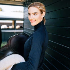 2022 Ariat Womens Venture Long Sleeve Base Layer 10041360 - Black -Equestrian Clothing Sales 4748 202220Ariat20Womens20Venture20Long20Sleeve20Baselayer201004136020 20Black20Lifestyle.700x700