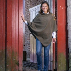 2022 Baleno Womens Elite Fleece Poncho 955BB8TX9GW1 - Moss Green -Equestrian Clothing Sales 5047 202220Baleno20Womens20Elite20Fleece20Poncho20955BB8TX9GW120 20Moss20Green20Lifestyle202.700x700