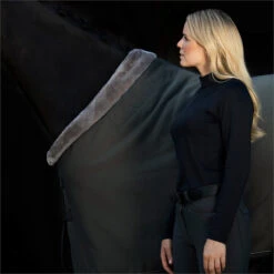 2022 Eskadron Jersey Fauxfur Sweat Rug 128673285190 - Dark Olive -Equestrian Clothing Sales 5697 202220Eskadron20Jersey20Fauxfur20Sweat20Rug2012867328519020 20Dark20Olive20Close20Up202.700x700