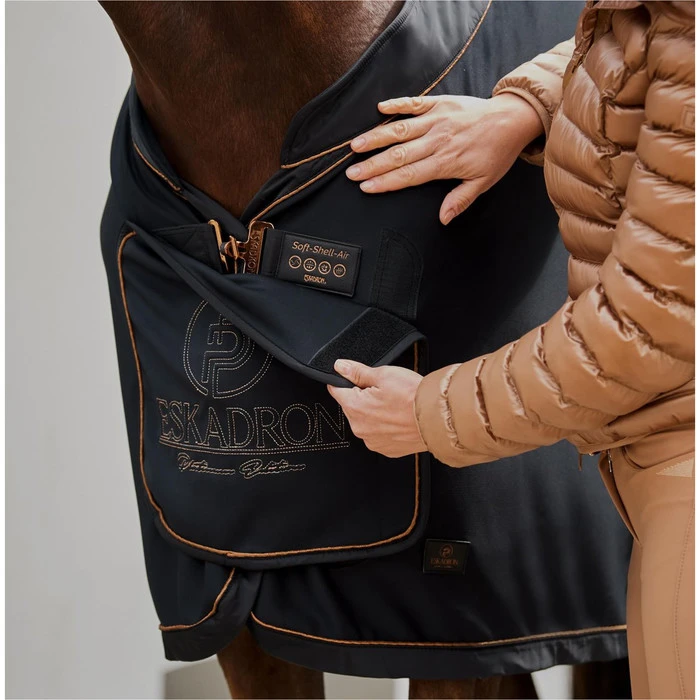 2023 Eskadron Platinum Softshell Air Sweat Rug 128539331290 - Black 6 2023 Eskadron Platinum Softshell Air Sweat Rug 128539331290 - Black - Image 4