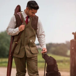 2023 Alan Paine Mens Combrook Tweed Gilet COMGWCT - Sage Colour Sage -Equestrian Clothing Sales 6965 202320Alan20Paine20Mens20Combrook20Tweed20Gilet20COMGWCT20 20Sage206.700x700