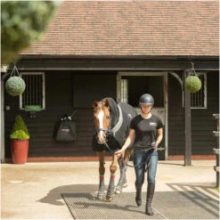 Equilibrium Magnetic Rug With Neck - Black -Equestrian Clothing Sales Equilibrium Magnetic Rug with Neck Black 8.700x700