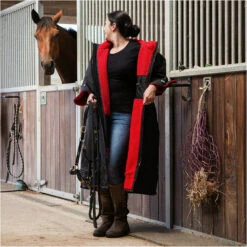 2022 Dryrobe Advance Long Sleeve Premium Outdoor Change Robe LSDADGB - Dark Green / Black 7 2022 Dryrobe Advance Long Sleeve Premium Outdoor Change Robe LSDADGB - Dark Green / Black -Equestrian Clothing Sales dryrobe20.700x700